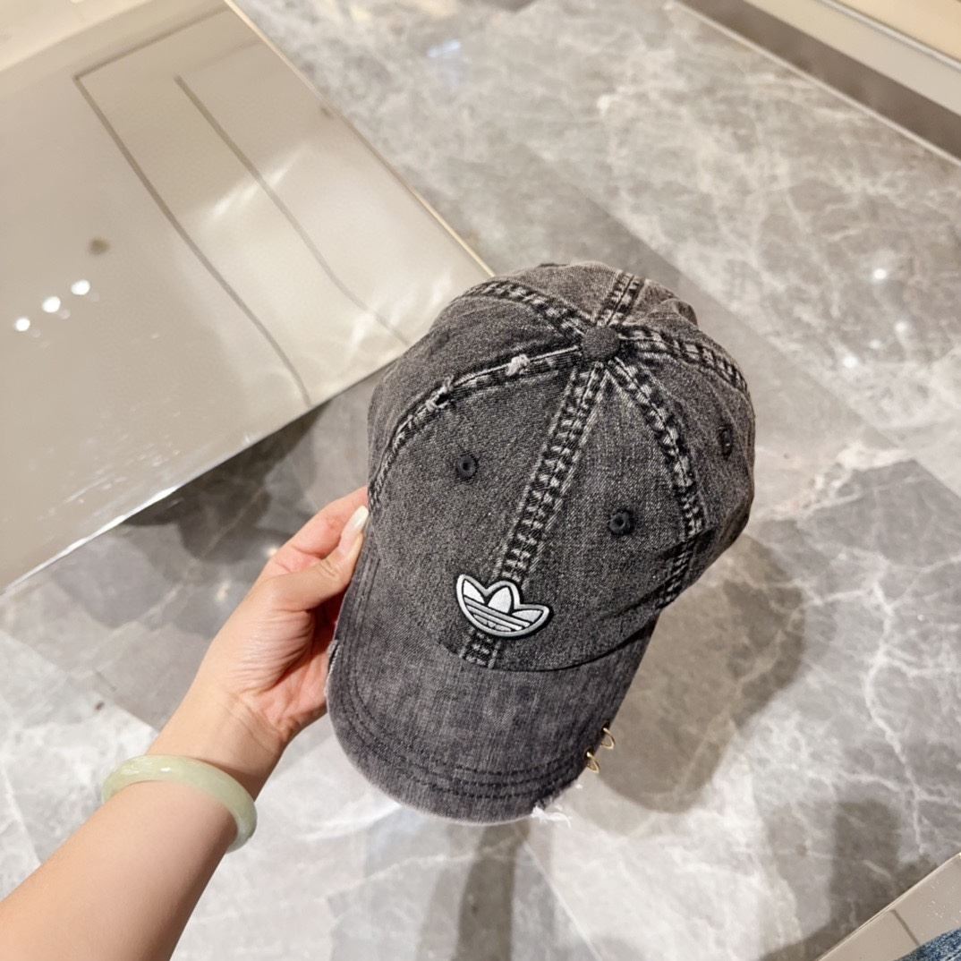 Loewe Caps